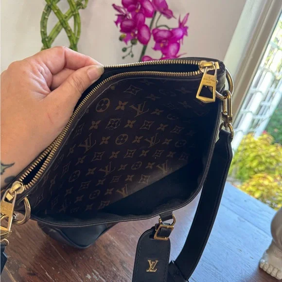 Louis Vuitton Brown and Black Shoulder Bag - Picture 10 of 11